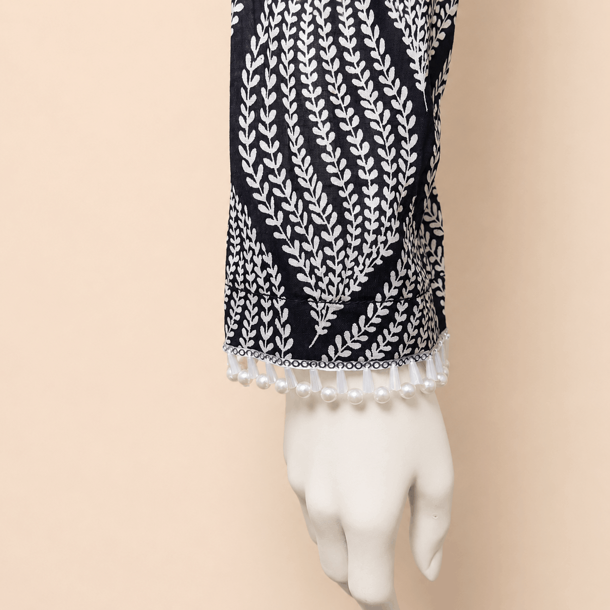 Monochrome Leaf-Print Kurta with Pearl-Trimmed Trousers – 0079M